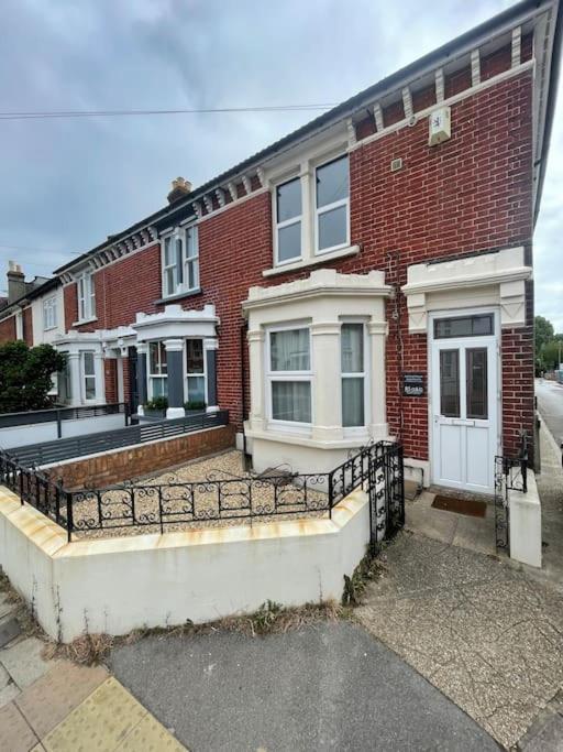 1 Bed Flat With Parking Near Town Centre Apartment Emsworth Exterior photo